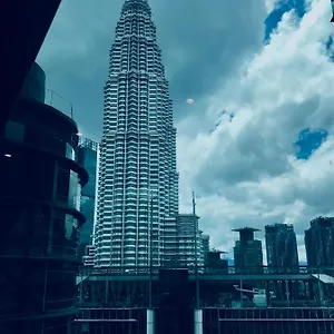 https://the-sky-suites-at-klcc-kuala-lumpur.kualalumpurs-hotels.com